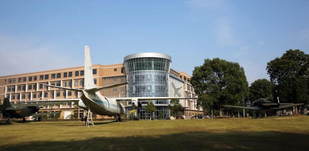 翱翔蓝天，智造未来——上海工程技术大学春招专业之飞行器制造工程